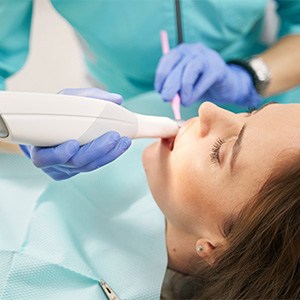 a Orthodontist taking a digital impression of a patient’s mouth