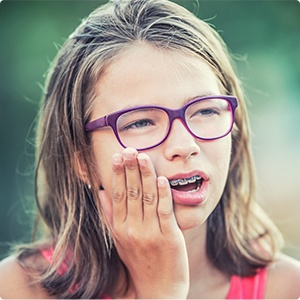 Young patient experiencing an orthodontic emergency